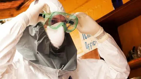 Zarażony wirusem Ebola lekarz wylądował w USA. Będzie leczony