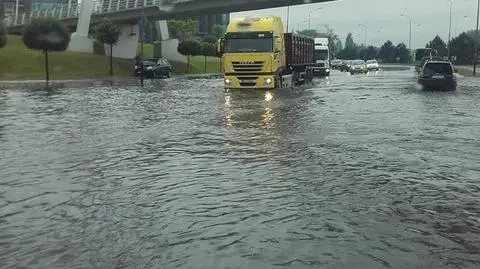 Potężna burza przeszła przez Poznań. Zalane ulice, garaże i piwnice