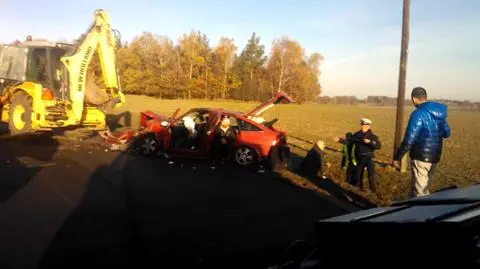 Dolny Śląsk: osobówka zderzyła się z koparką