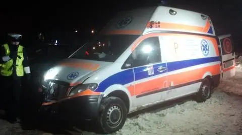 Wypadek karetki w Ostrowcu Świętokrzyskim