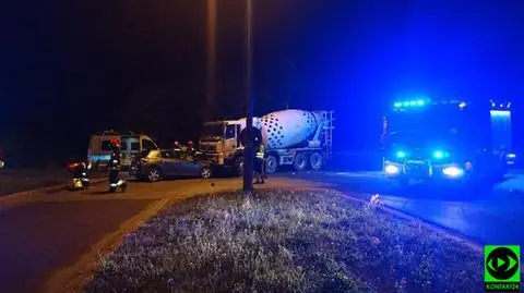Zderzył się z betoniarką i uciekł. Szukali go strażacy, żeby mu pomóc