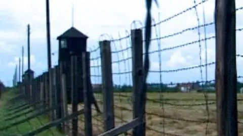Tarzał się w prochach ofiar obozu zagłady