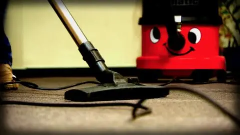 Miesiącami sprzątali urzędy za darmo