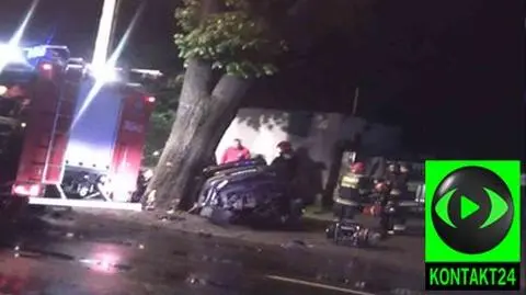 Porsche wjechało w drzewo. Nie żyje kierowca