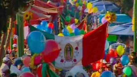 Kolorowa procesja dla Maryi z Guadalupe