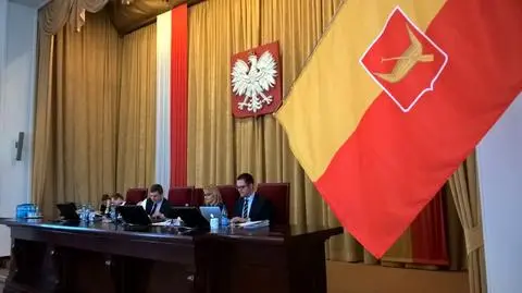 Władze Łodzi ostrożnie o poparciu radnych dla Trybunału