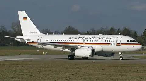 Szczegóły włamania do samolotu Merkel: Turek z torebką marihuany i ekstazy tańczył w slipkach na skrzydle