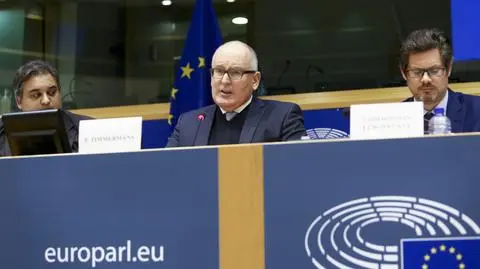 Szef MSZ Węgier: Timmermans powinien podać się do dymisji