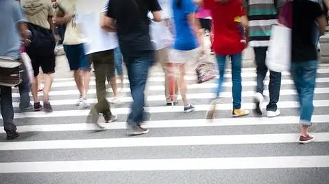 Polacy, jak główny powód braku dzieci, wskazują kwestie finansowe 