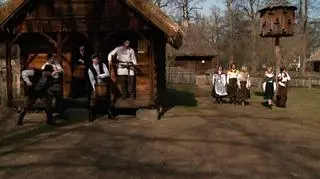 Dawniej zwyczaj polewania się wodą praktykowany był jedynie na wsi