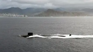 Okręt typu Virginia u wybrzeży Hawajów. Najczęściej na powierzchni można je zobaczyć gdy wchodzą lub wychodzą z bazy