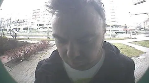 "Podrobił karty debetowe". Bankomat zrobił mu zdjęcie