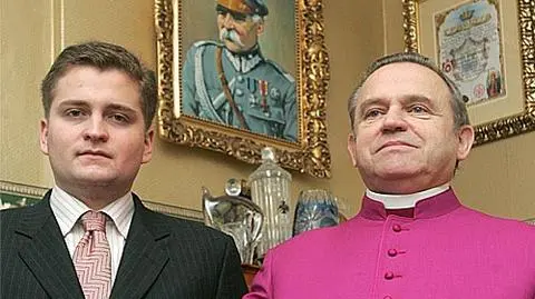 Zbija kokosy na ks. Jankowskim