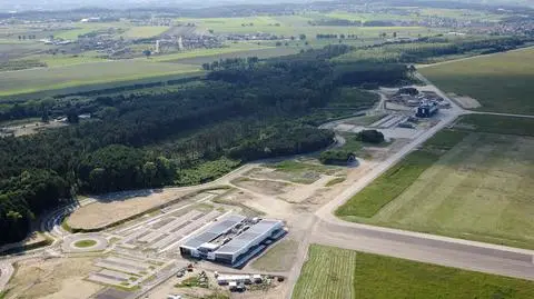 Budowa lotniska w Gdyni przerwana. 
"Sprawa znajdzie finał w sądzie"