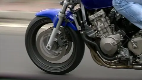 Motocyklista złamał przepisy przed i tuż po kontroli. "154 km/h w terenie zabudowanym"