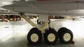 Nastolatek schował się w podwoziu samolotu 