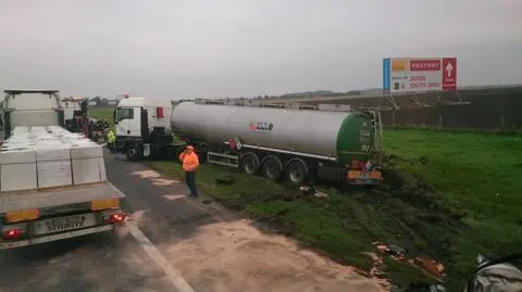 Wypadek cysterny i lawety na autostradzie A4