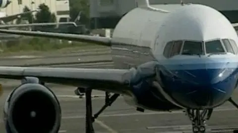 Przeleciał 1300 km w skrzydle Boeinga