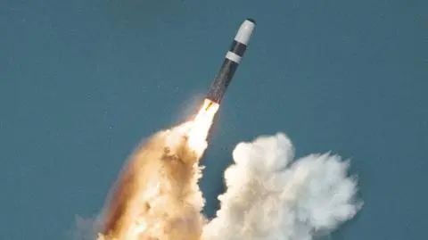 Cięcia nie tkną sił atomowych