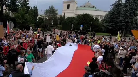 Protest poparcia dla protestujących przed Sejmem