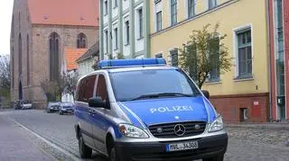 Zaatakowany przez nastolatkę policjant odniósł poważne obrażenia