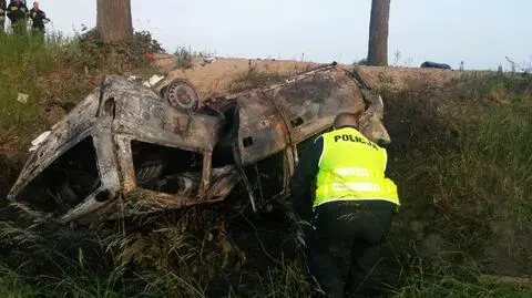 Tragiczny wypadek. Samochód spłonął