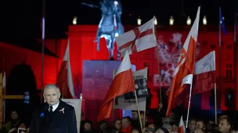 Jarosław Kaczyński przemawiał pod Pałacem Prezydenckim