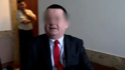 Prokuratura zarzuca Piotrowi A. 23 pobicia