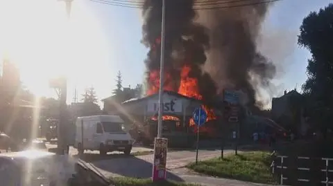 Działdowo. Pożar marketu, dach zawalił się do środka sklepu