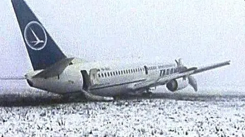 Samolot stoczył się z pasa startowego