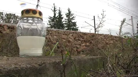 Tragiczne potrącenie na torach. 
Para zapalała znicz?