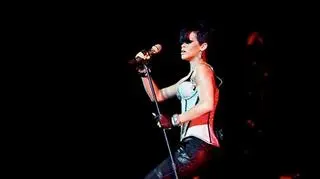 Rihanna wściekła się na fanów w Paryżu 