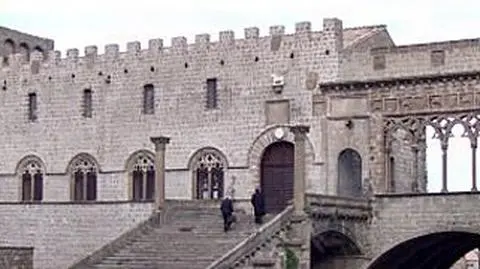 Najdłuższe konklawe trwało trzy lata. Kardynałów zamykano na klucz i głodzono, wreszcie wybrali