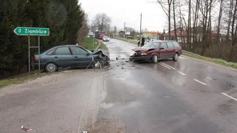 Zderzenie dwóch osobówek. Sześć osób rannych 