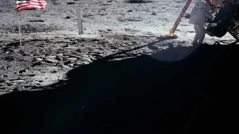 "Mały krok..." Armstronga na Księżycu nie był spontaniczny?