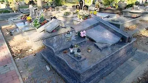 Wyrok na cmentarnego wandala. Zniszczył 130 grobów, dostał 2 lata