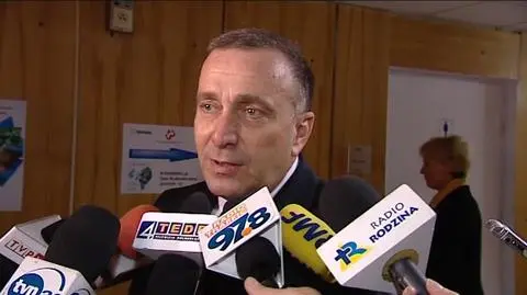 Schetyna pozdrawia Dutkiewicza 
i "przykro ocenia" stadionową aferę