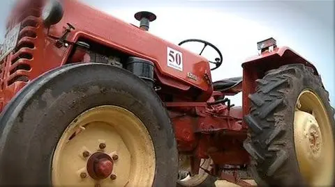 Staranował ciągnikiem policyjny radiowóz. Oferował 300 zł za "zapomnenie o sprawie"