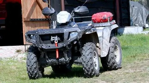 Quad w barze, klienci poparzeni