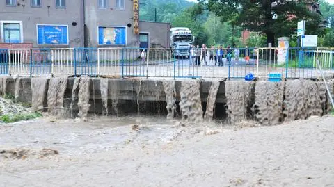 Rzeka Kaczawa wylała w Wojcieszowie