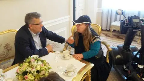 Komorowski zaprosił niepełnosprawną do pałacu