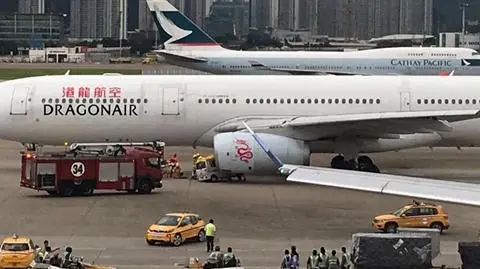 Hongkong. Zderzenie samolotu i ciężarówki