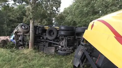 Cysterna z olejem napędowym w rowie
