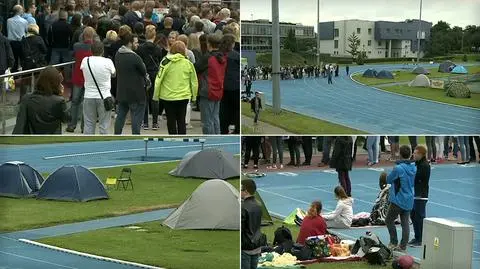 Kandydaci na studia spali w namiotach przed uczelnią