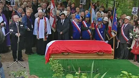 Kaczyński przemawia nad trumną Walentynowicz