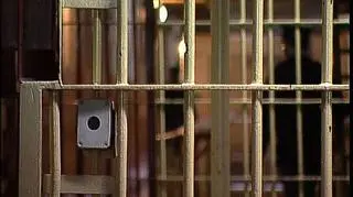 Policja wyjaśni co się stało za kratami