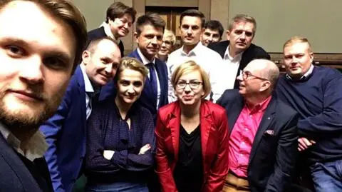 Trwa protest na sali plenarnej