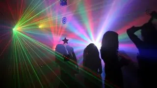 Zwyciężczynie konkursu oferowały swoje usługi jako striptizerki