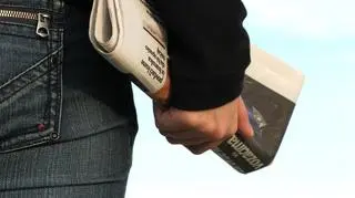 Pracownicy gazet chcą zmusić rząd do przekazania wydawnictwom dolarów na zakup papieru