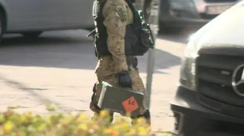 Szczecin. Mężczyzna awanturował się w sklepie. Miał przy sobie granat